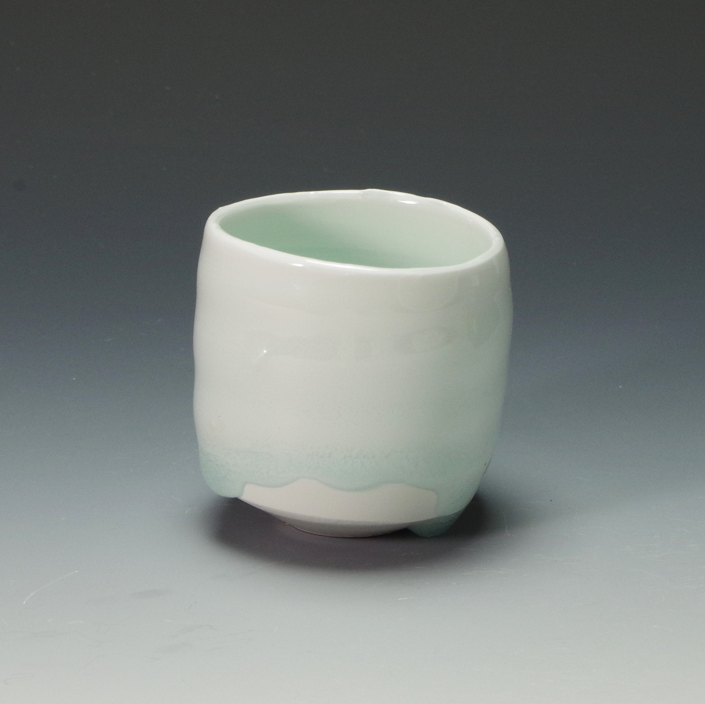 加藤委」 洗練の器形！青白磁ぐい呑 箱ナシ 本物保証【MG凛 現代