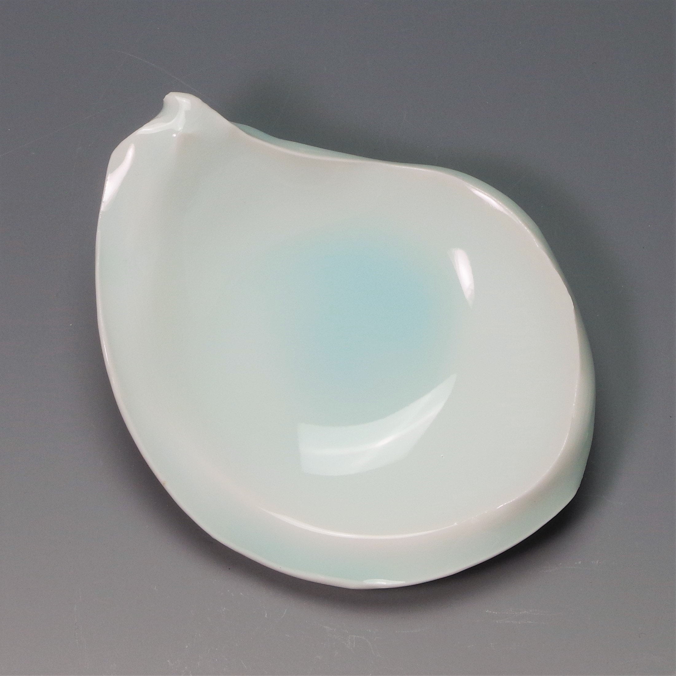 加藤委　しずく皿 加藤委】青白磁しずく皿 – 工房イクコオンラインショップ